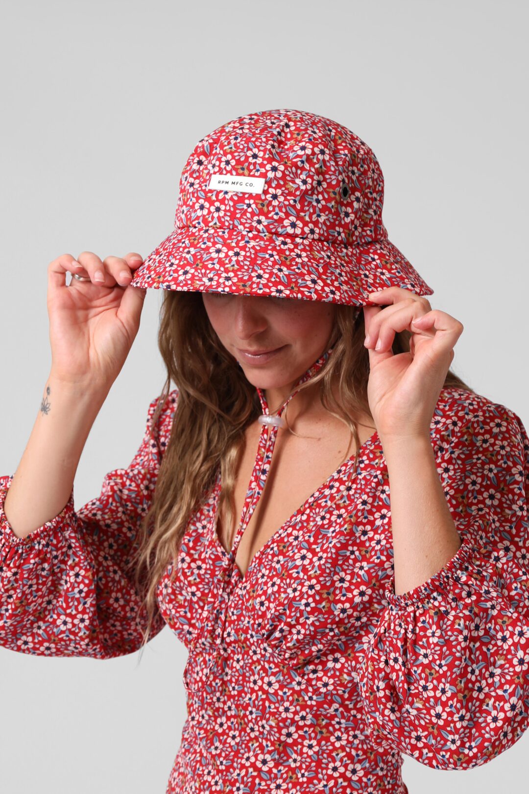 23PA03C RPM BUCKET HAT RED FLORAL 1