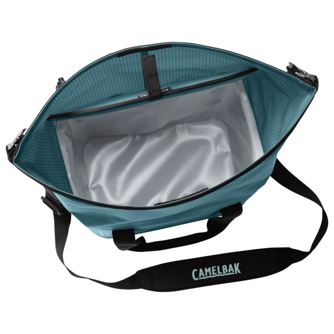 CamelBak ChillBak™ Cube 18 Soft Cooler with Fusion™ 3L Group Reservoir - Image 10