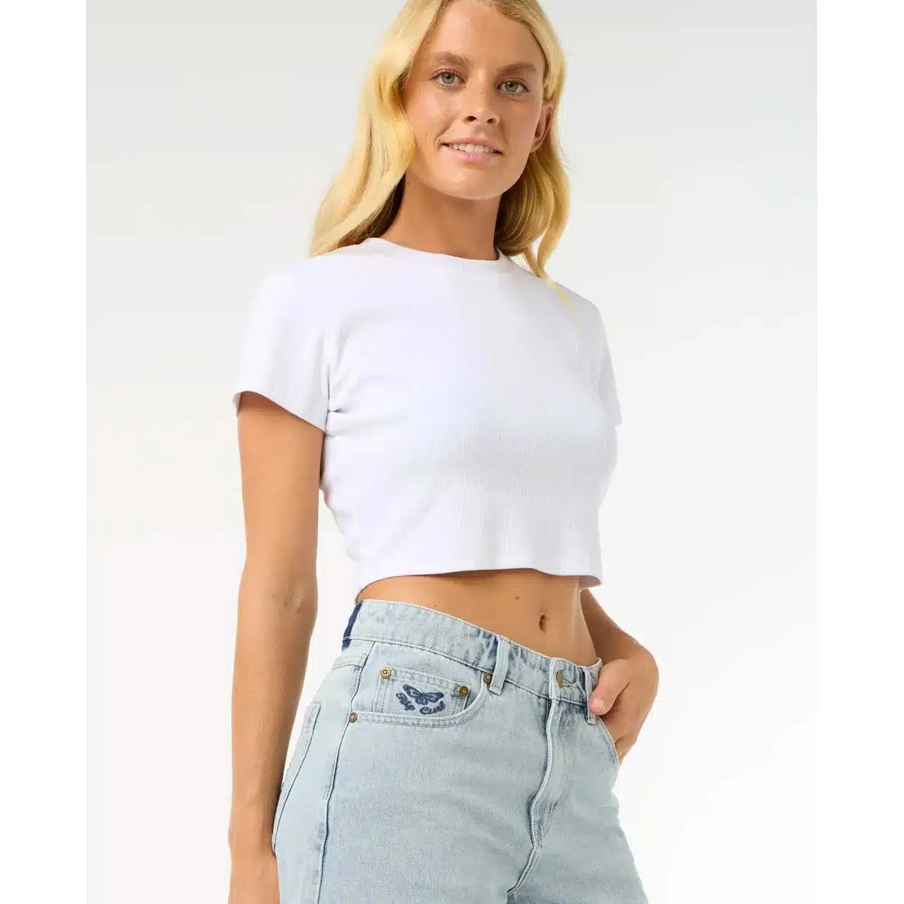 Rip Curl women's Aggie Relaxed Denim Short Vint Blue 4 Rip Curl women's Aggie Relaxed Denim Short Vint Blue - Image 4