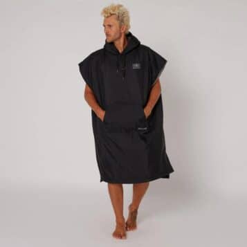 O&E Perfect Storm Poncho Black