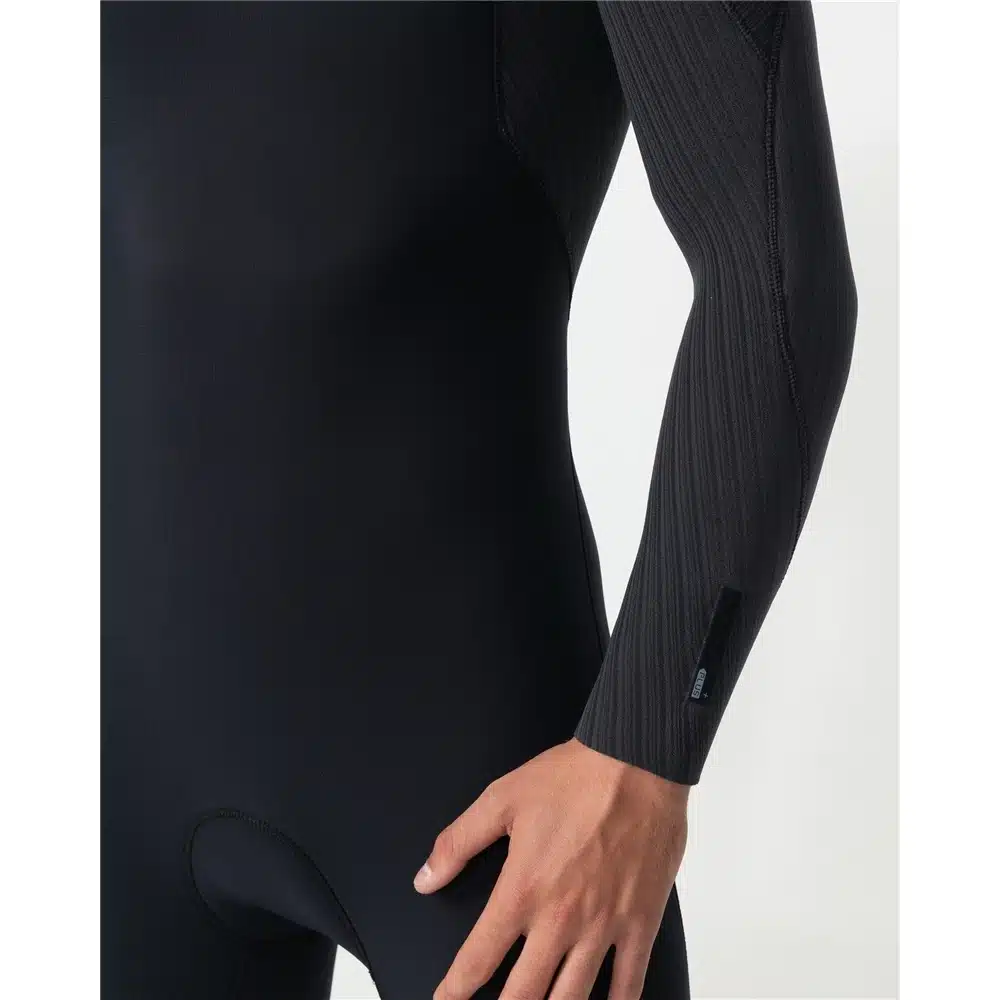 O'Neill Men's Hyperfreak Chest Zip 4/3+ Steamer Wetsuit - Black/Tempered Steel 5 O'Neill Men's Hyperfreak Chest Zip 4/3+ Steamer Wetsuit - Black/Tempered Steel - Image 5