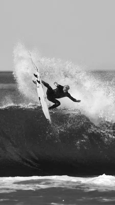 ONeill W26 HyperX Stitchless Social Story 9.16 01